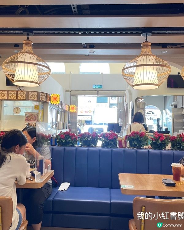 經過尖沙咀見到一個裝修非常之歐陸風格嘅food court，...