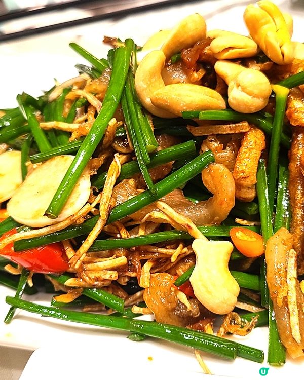 鮮果脆皮咕嚕肉、招牌小炒皇加埋菜遠龍躉炒河，太滋味了，清曬碟...