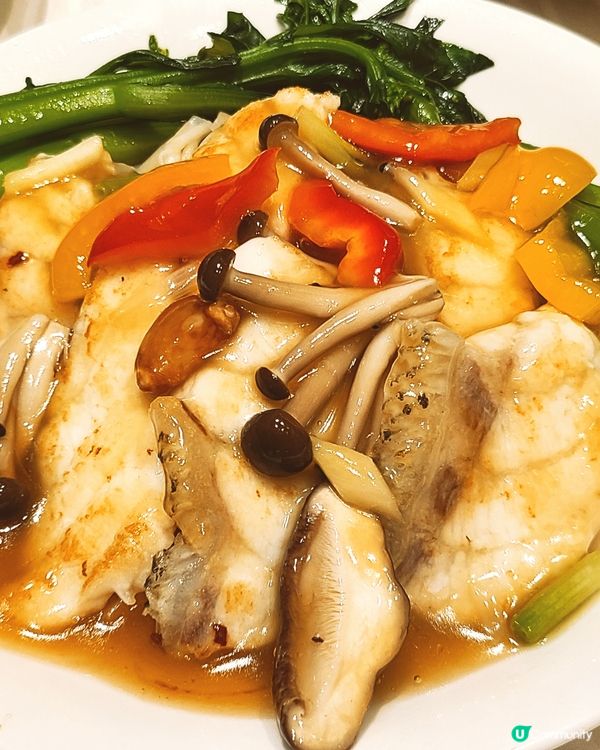 鮮果脆皮咕嚕肉、招牌小炒皇加埋菜遠龍躉炒河，太滋味了，清曬碟...