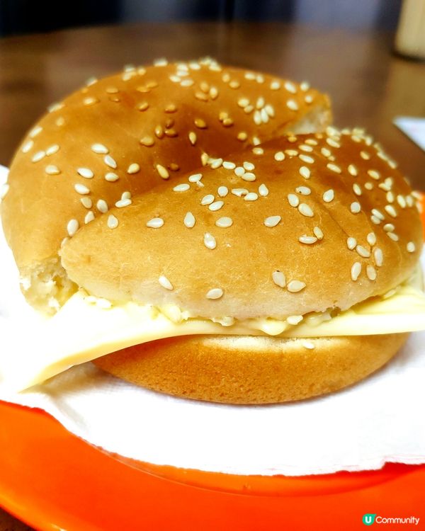 最鍾意下午茶食芝士牛脷包併港式咖啡多奶, 成件事好match...