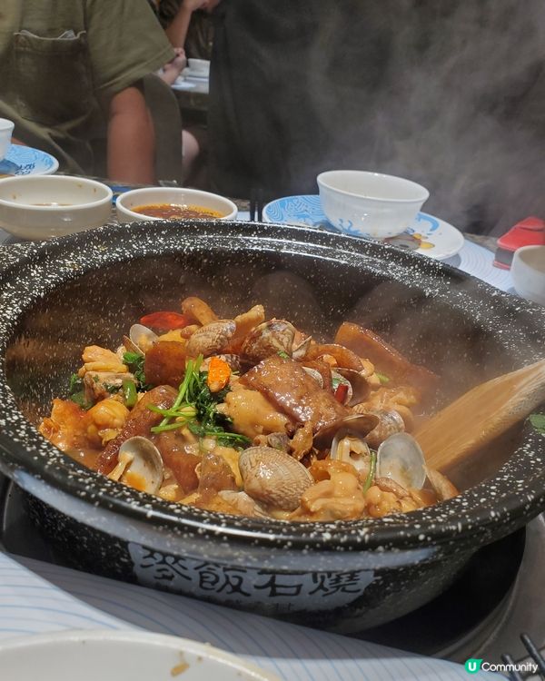 3個鐘任食放題，首先放底些小食：例如薑皮蛋，虾多士等等……跟...