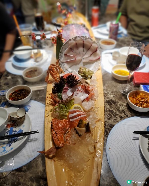 3個鐘任食放題，首先放底些小食：例如薑皮蛋，虾多士等等……跟...