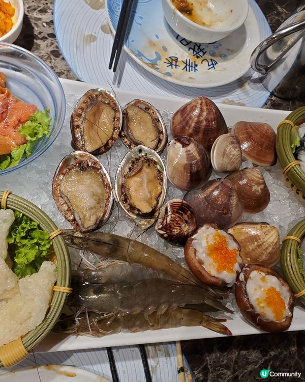 3個鐘任食放題，首先放底些小食：例如薑皮蛋，虾多士等等……跟...