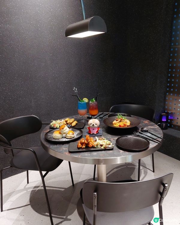 K11藝術館商場開了家特色餐廳，令人充滿宇宙太空感的，是位於...