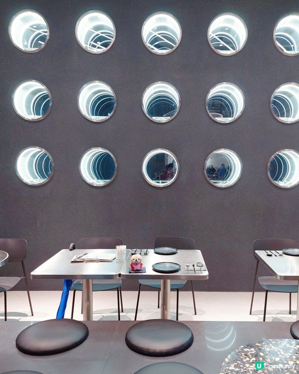 K11藝術館商場開了家特色餐廳，令人充滿宇宙太空感的，是位於...