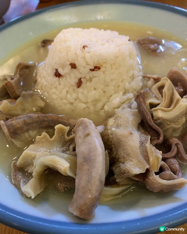 湯飯選擇有六款，標榜所有湯底不含味精，由豬骨，上等老雞及瑤柱...