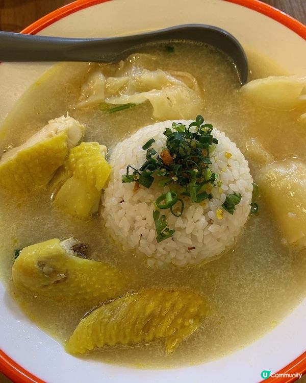 湯飯選擇有六款，標榜所有湯底不含味精，由豬骨，上等老雞及瑤柱...