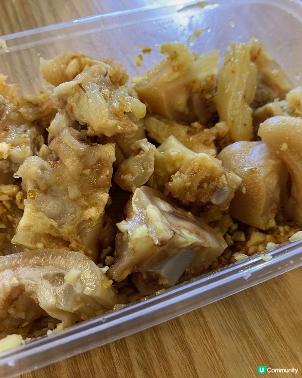 湯飯選擇有六款，標榜所有湯底不含味精，由豬骨，上等老雞及瑤柱...