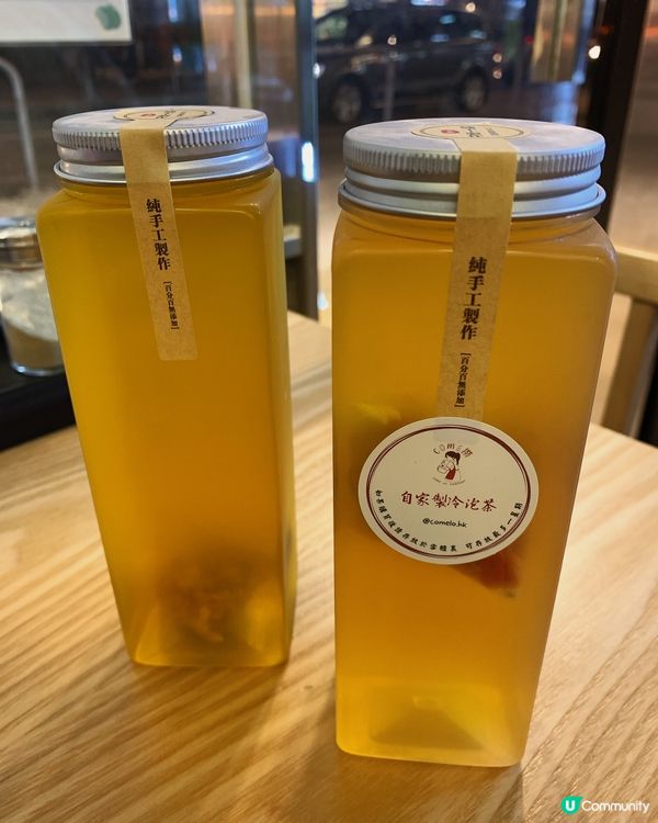 湯飯選擇有六款，標榜所有湯底不含味精，由豬骨，上等老雞及瑤柱...