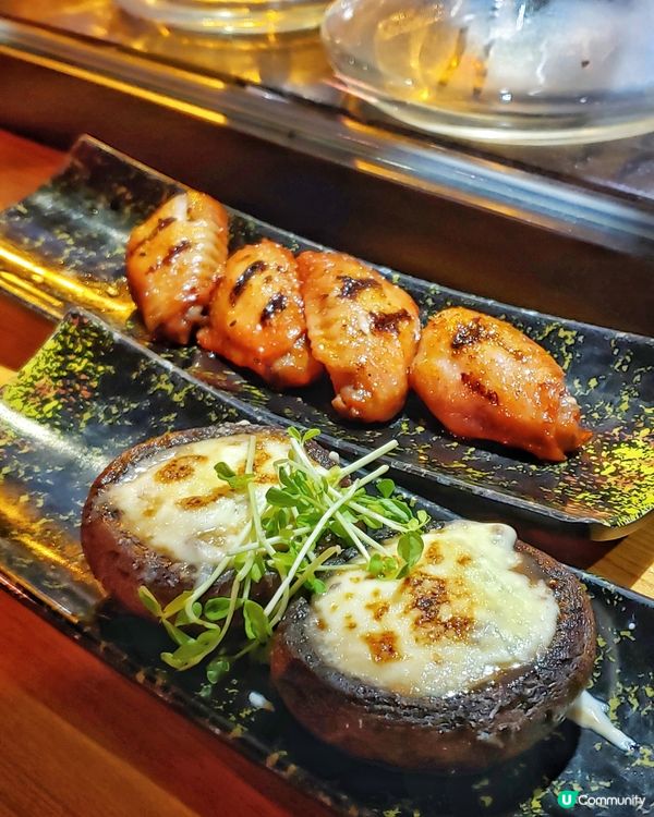 收工當然要chill吓，約咗朋友黎旺角呢間酒吧餐廳食飯吹水輕...