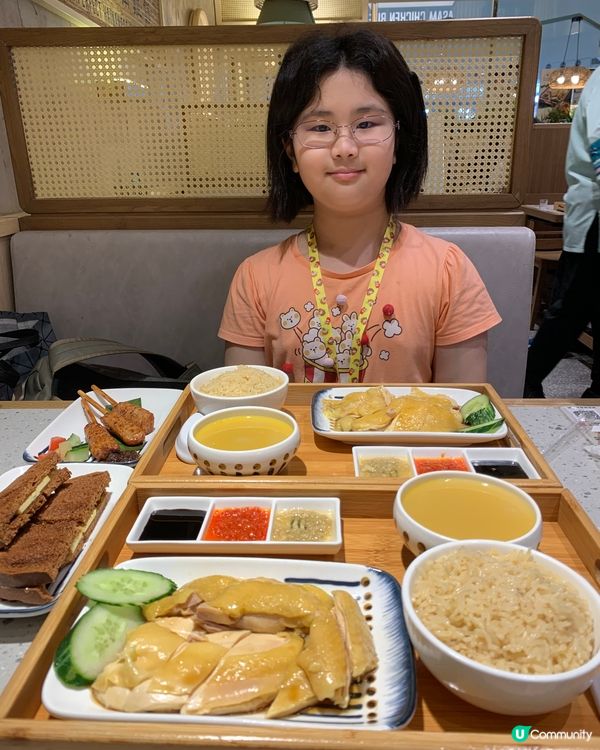 99分的海南雞飯，雞湯濃而不膩，服務員效率很快，整體味道不錯...