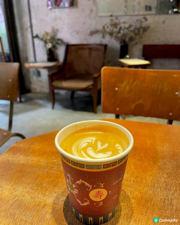 比佢地隻外賣杯吸引咗！😍