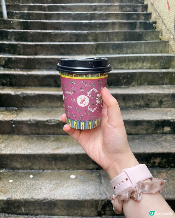 比佢地隻外賣杯吸引咗！😍