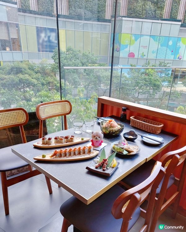 古今二在荃新天地也開了分店，這家分店環境特別，坐在窗邊還可欣...