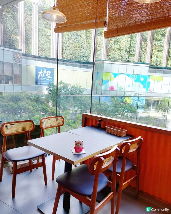 古今二在荃新天地也開了分店，這家分店環境特別，坐在窗邊還可欣...