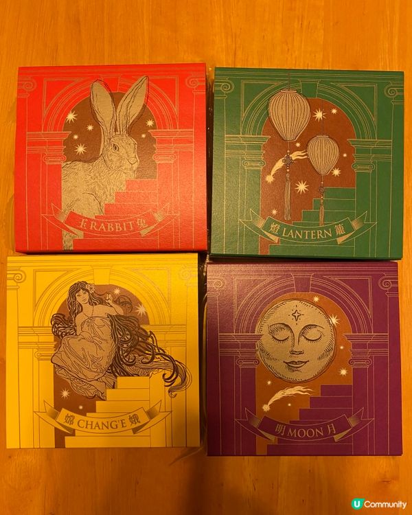 國金軒 雙黃白蓮蓉月餅🥮當宵夜…喂！未到中秋節喎。白蓮蓉入口...