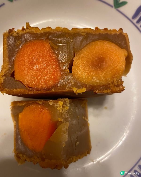 國金軒 雙黃白蓮蓉月餅🥮當宵夜…喂！未到中秋節喎。白蓮蓉入口...