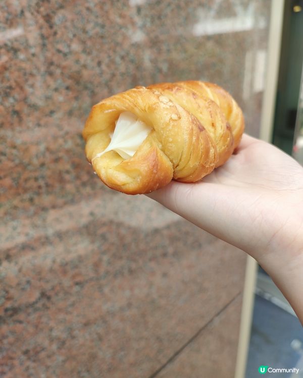 上次拍片同大家分享馬鞍山公園的海洋廣場,忘記同大家附近既麵包...