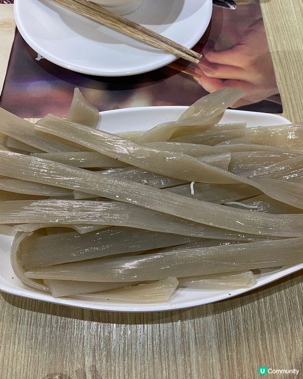 岩岩係新都城戲院睇完戲，散場出黎見到呢間叫烏蠅館既餐廳係出面...