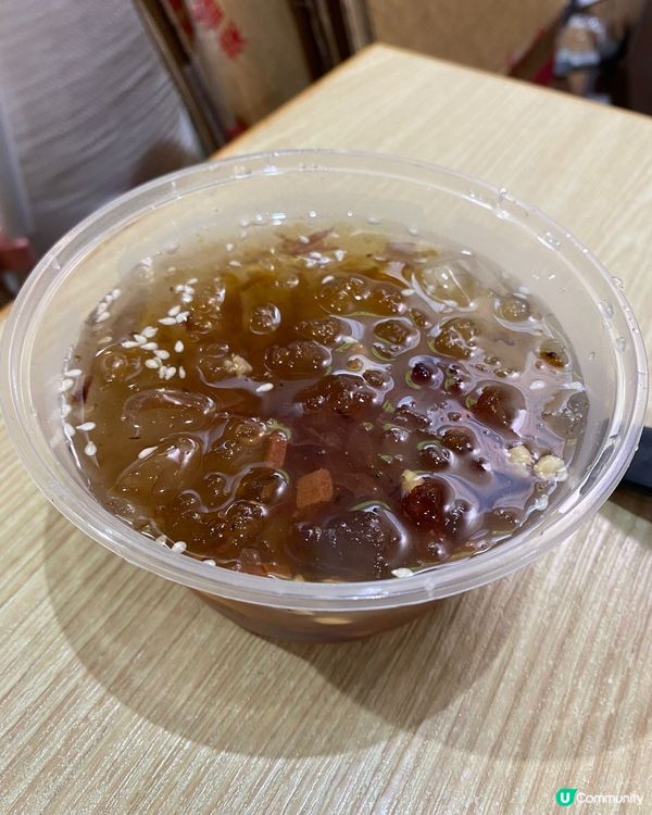 岩岩係新都城戲院睇完戲，散場出黎見到呢間叫烏蠅館既餐廳係出面...