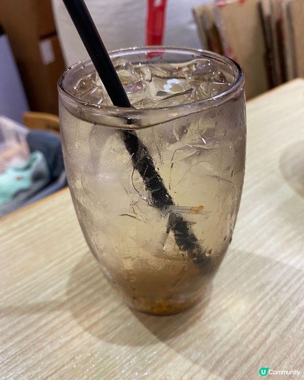 岩岩係新都城戲院睇完戲，散場出黎見到呢間叫烏蠅館既餐廳係出面...