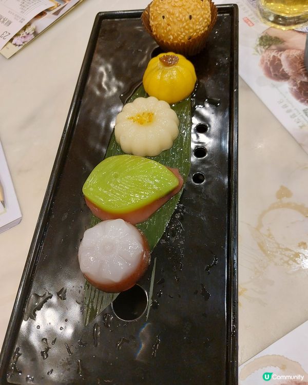 甜品叫-高高興興，但上菜時無放乾冰令我無咁高興😂賣相都仲好靚...