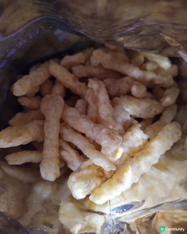 佢係芝士條嚟，但個樣似美味米（好古老嘅零食），但冇芝士味，而...