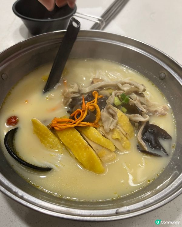 胡椒豬肚雞米線，胡椒味濃