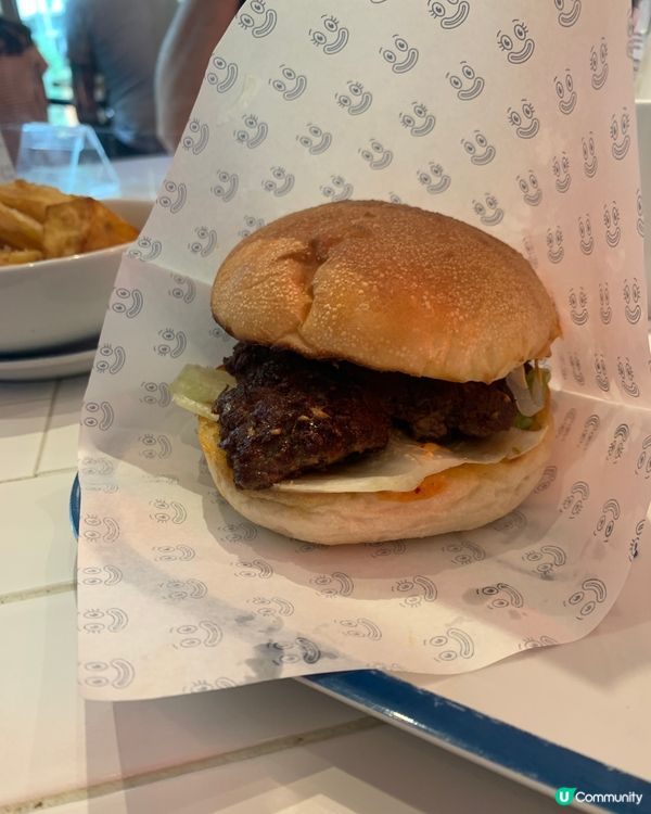 主張無蕃茄嘅漢堡，覺得稍微乾左d🤭不過肉都幾好食〰️