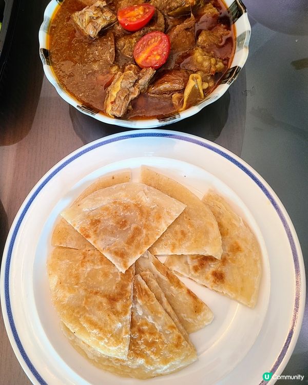 外賣系列，咖哩牛腩配薄餅、沙嗲鷄肉串、海南鷄飯，兩個人都食唔...