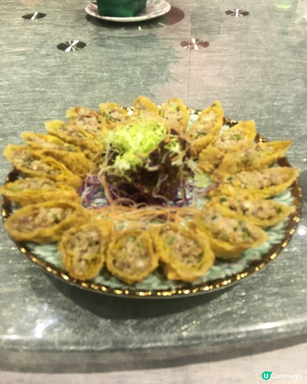 同親戚一齊去食私房菜，之前食都係膏蟹糯米飯，第一次食龍蝦糯米...