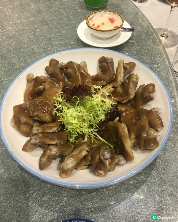同親戚一齊去食私房菜，之前食都係膏蟹糯米飯，第一次食龍蝦糯米...