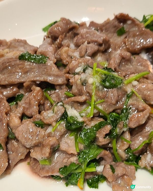 兩個人食小籠包、羊肉配叉子燒餅、燻蛋，都幾飽下。