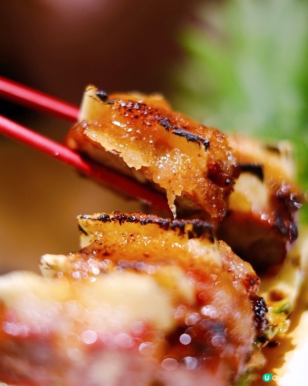 古色古香號裝潢，中式亭台的屋頂、木雕門窗，室內栩栩如生的三米...