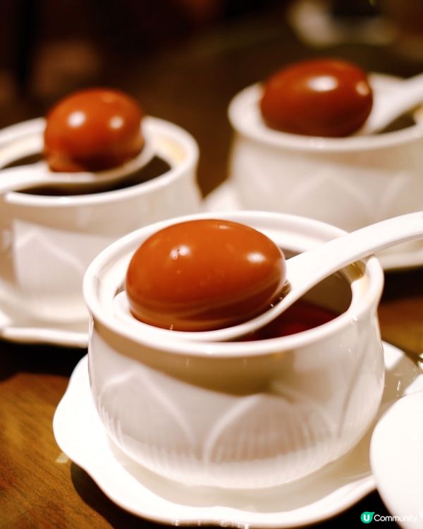 古色古香號裝潢，中式亭台的屋頂、木雕門窗，室內栩栩如生的三米...