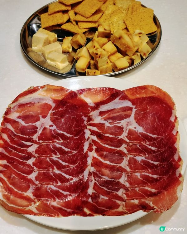 芝士、脆片、風乾火腿，佐酒小食食唔停