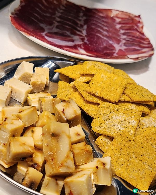 芝士、脆片、風乾火腿，佐酒小食食唔停