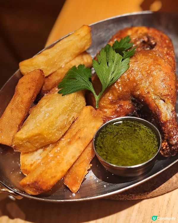 位於中環歌賦街的Chueca食西班牙菜，一直都比佢藍白色外牆...