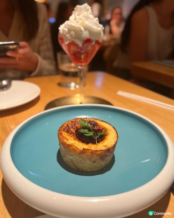 位於中環歌賦街的Chueca食西班牙菜，一直都比佢藍白色外牆...