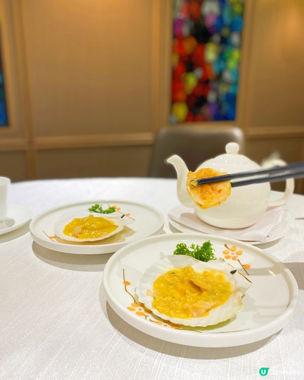 三訪銅鑼灣私房菜，位於28樓嘅餐廳，一邊面向馬場，一邊遠望海...