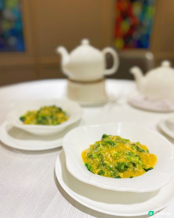 三訪銅鑼灣私房菜，位於28樓嘅餐廳，一邊面向馬場，一邊遠望海...