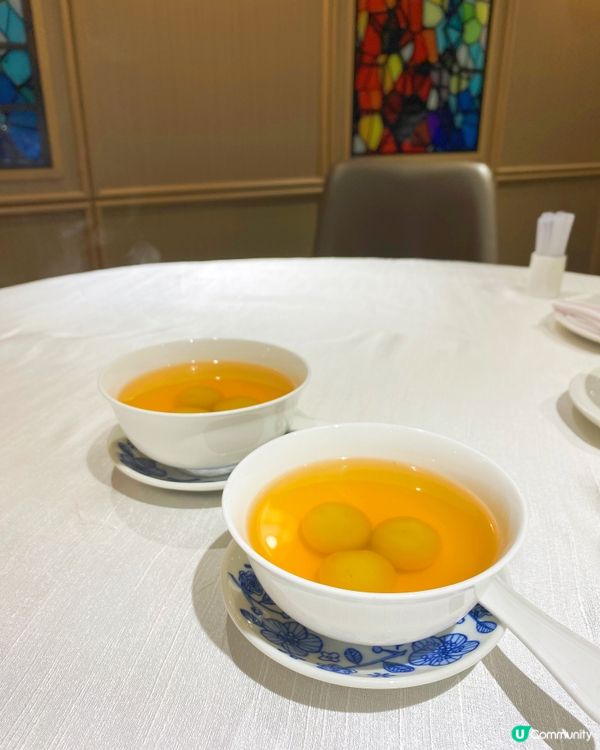 三訪銅鑼灣私房菜，位於28樓嘅餐廳，一邊面向馬場，一邊遠望海...