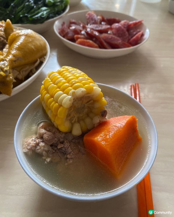 打風有半日假的好處，中午可以飲到媽媽的愛八心靚湯同熱飯🥰