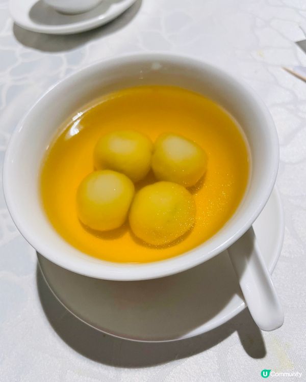 很重薑味的湯圓，在吃完整頓大閘蟹中餐後的最好甜品。薑味可以暖...