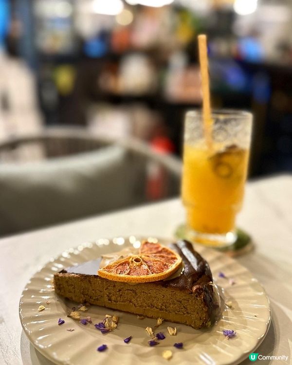 銅鑼灣𝑳𝒂𝒚𝒃𝒂𝒄𝒌 𝑪𝒂𝒇é & 𝑩𝒂𝒓超邪惡蟹粉拌麵🥰🦀...