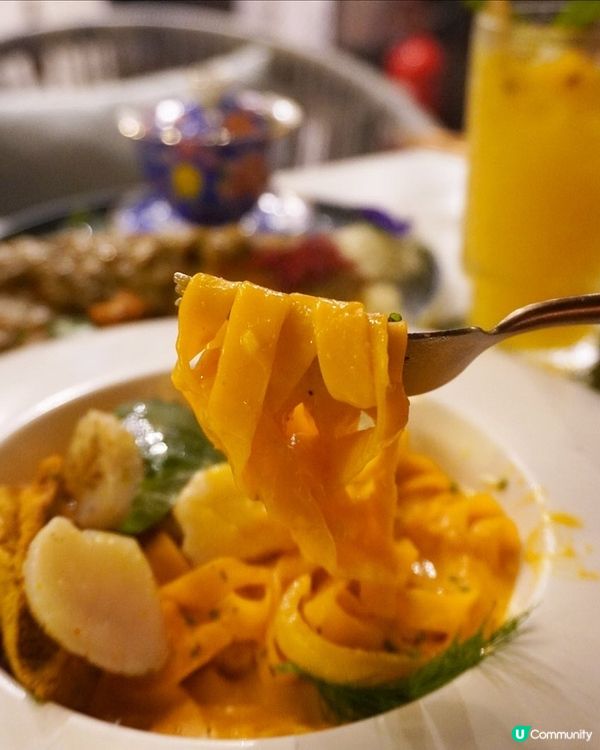 銅鑼灣𝑳𝒂𝒚𝒃𝒂𝒄𝒌 𝑪𝒂𝒇é & 𝑩𝒂𝒓超邪惡蟹粉拌麵🥰🦀...