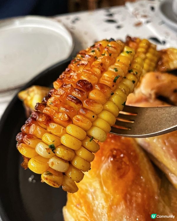 Le jardin soho 早上係間cafe，晚上變回酒吧...