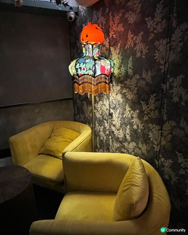 Le jardin soho 早上係間cafe，晚上變回酒吧...