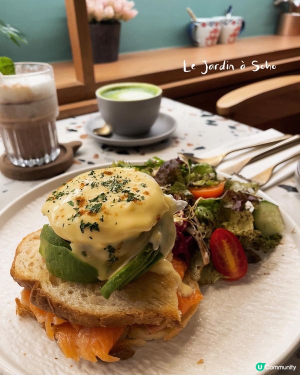 Le jardin soho 早上係間cafe，晚上變回酒吧...