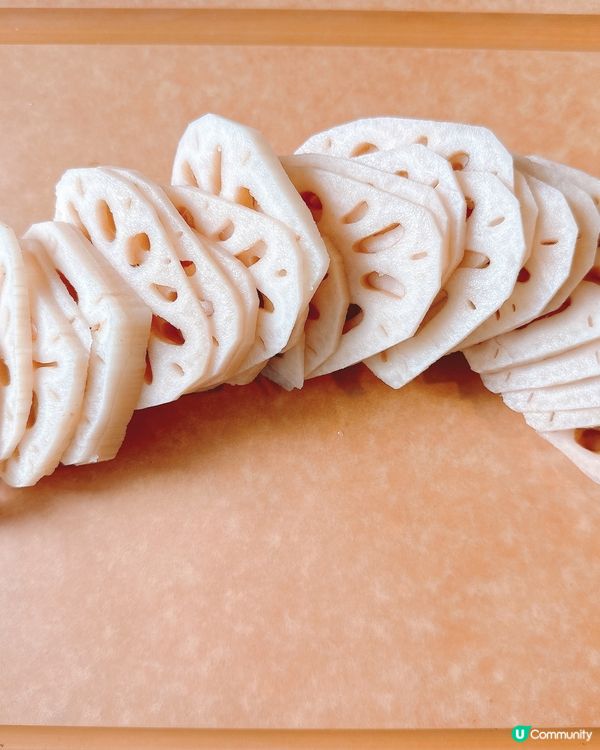 收工係街市$10 2 份蔬菜，其中一份$5 買了蓮藕，整咗個...